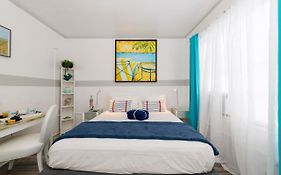 Miami Beach Suites & Bar